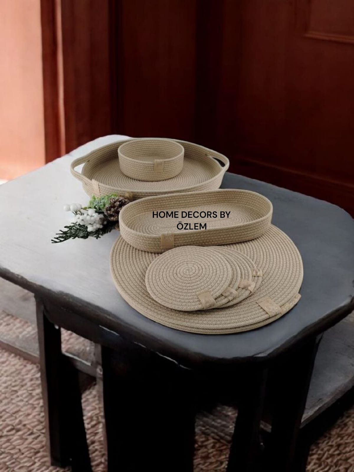 Bej 6 Kişilik 15 Parça Amerikan Servisi Supla Takımı Organizer Servis Saklama kutusu Hasır Sepet - Supla:33x33cm / Bardak Altlığı:12cm / Kulplu Yuvarlak Sepet:33x5cm / Oval Kapaklı Sepet: 30x16x5cm / Yuvarlak Sepet:18x7cm