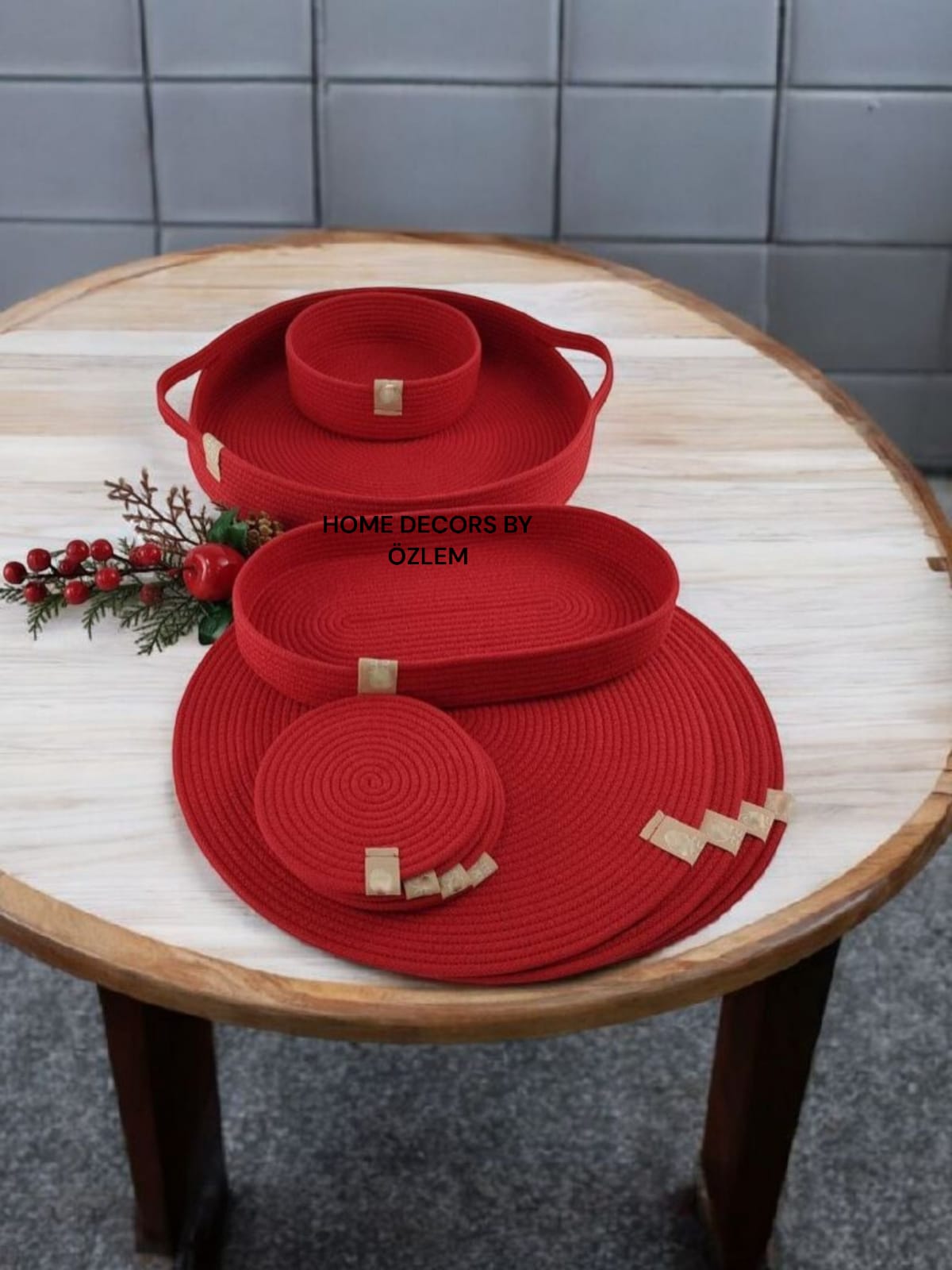 Kırmızı 6 Kişilik 15 Parça Amerikan Servisi Supla Takımı Organizer Servis Saklama kutusu Hasır Sepet - Supla:33x33cm / Bardak Altlığı:12cm / Kulplu Yuvarlak Sepet:33x5cm / Oval Kapaklı Sepet: 30x16x5cm / Yuvarlak Sepet:18x7cm