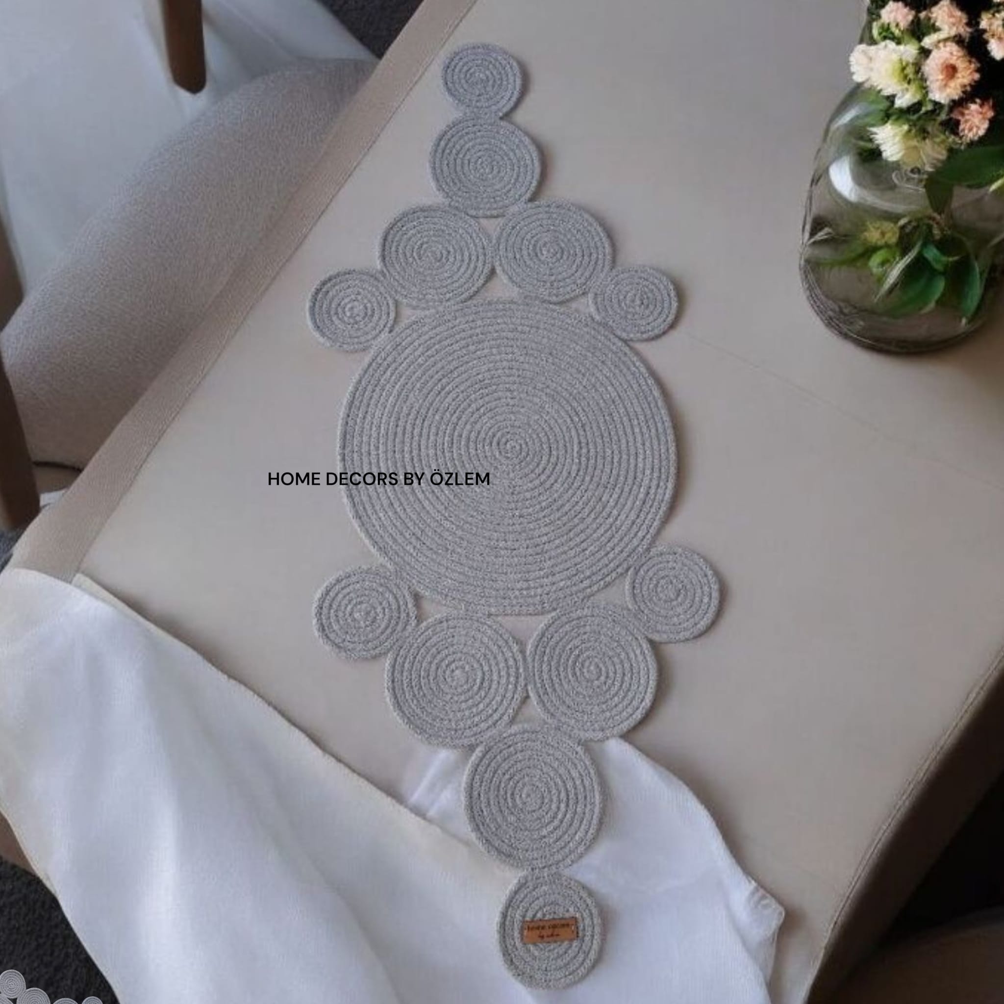 Gri Dekoratif Örtü Masa Örtüsü Runner Düzenleyici Handmade El Emeği Hasır Örtü- 82x30 cm