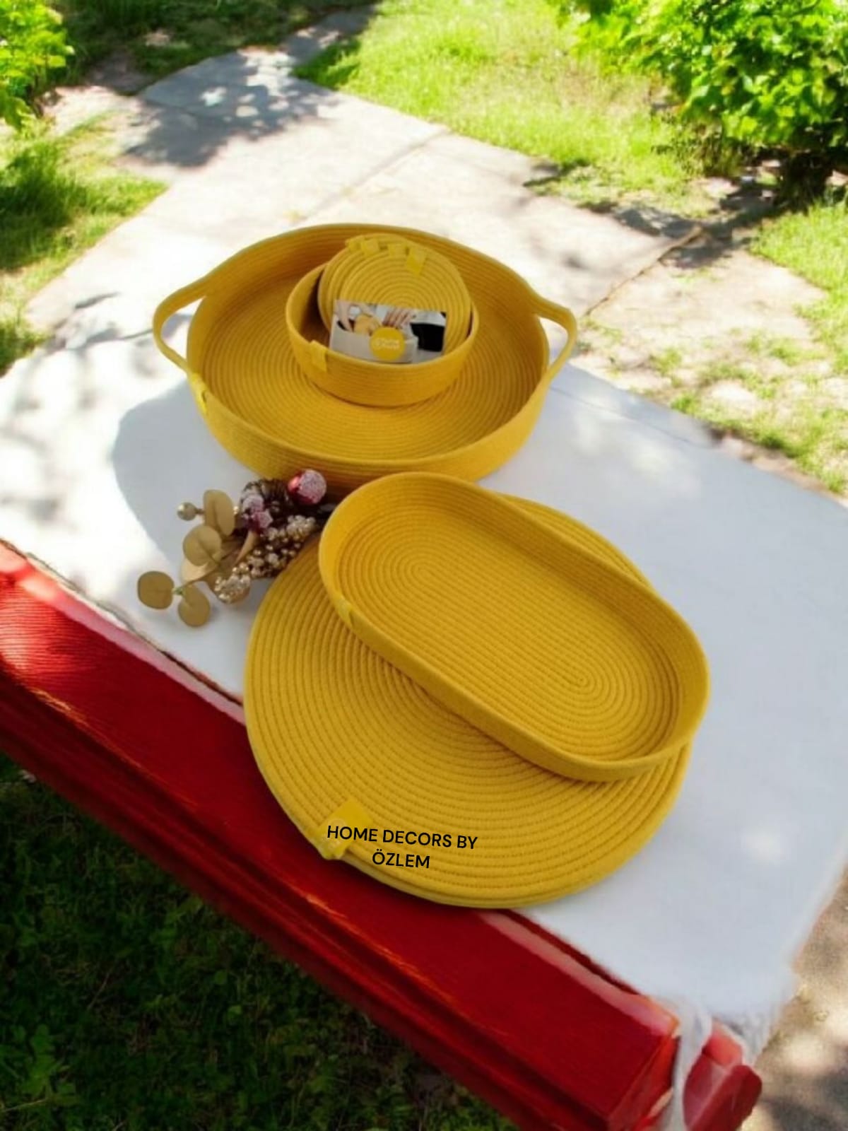 Sarı 6 Kişilik 15 Parça Amerikan Servisi Supla Takımı Organizer Servis Saklama kutusu Hasır Sepet - Supla:33x33cm / Bardak Altlığı:12cm / Kulplu Yuvarlak Sepet:33x5cm / Oval Kapaklı Sepet: 30x16x5cm / Yuvarlak Sepet:18x7cm